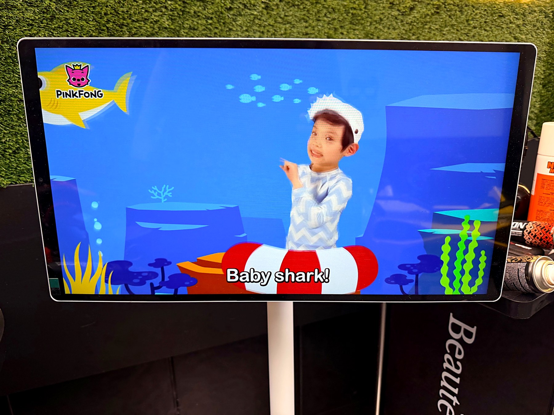 Portable screen playing Baby Shark for a child's haircut